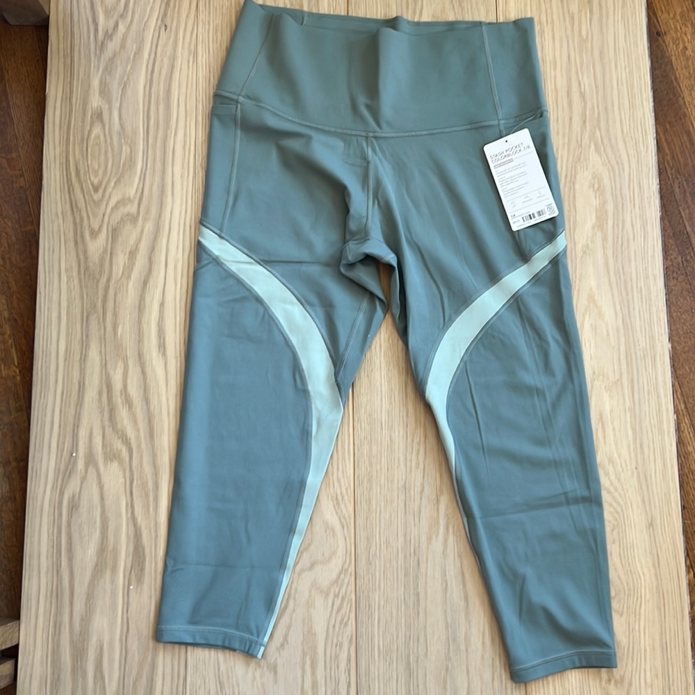 NWT Athleta Stash Pocket Colorblock 7/8 Legging (size 1x)
